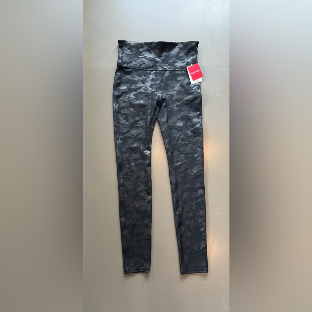 Spanx Seamless Camo Shaping Leggings